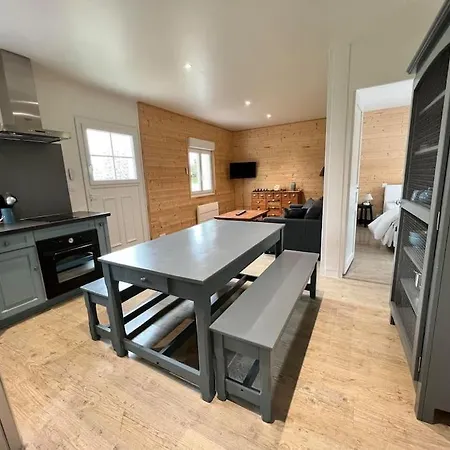 Chalet A Proximite Du Lac Villefranche De Panat シャレー *